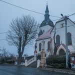 Mogiła śp. biskupa Gerarda Kusza w Dziergowicach