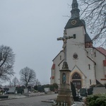 Mogiła śp. biskupa Gerarda Kusza w Dziergowicach