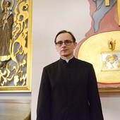 Ks. Paweł Gogacz w kapicy seminaryjnej, gdzie rozpoczęła się modlitwa.