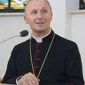 Wcześniej opiekunami placówek byli kolejno biskupi ordynariusze radomscy: Jan Chrapek, Zygmunt Zimowski i Henryk Tomasik. 