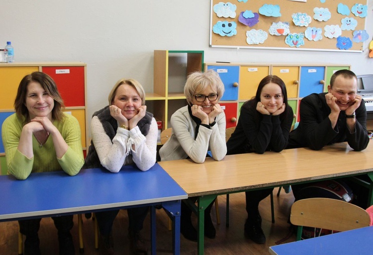 Nauczyciele KSP - od lewej: Katarzyna Możdżeń, Dominika Duraj, Alina Prajzler, Magdalena Firla i dk. Wojciech Kamiński.