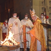 Liturgii Wigilii Paschalnej w bielskiej katedrze przewodniczył bp Roman Pindel.