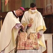 ▲	Jedyna w roku liturgia sprawowana była bez rzeszy prezbiterów.