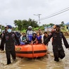 Powodzie na granicy Indonezji i Timoru Wschodniego 