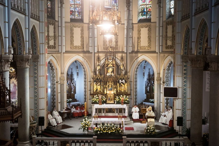 Przekazanie relikwii św. Arnolda Janssena i św. Józefa Freinademetza nyskiemu hospicjum
