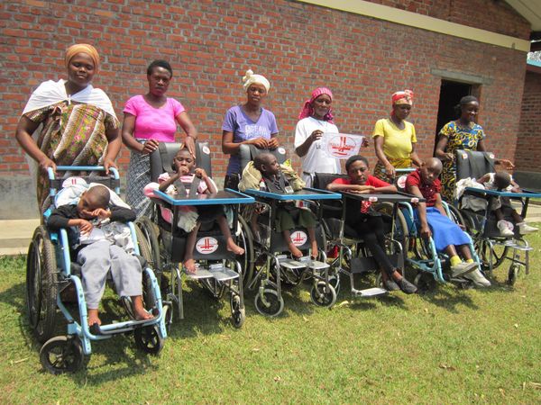 Na misje potrzebnych jest 250 wózków inwalidzkich