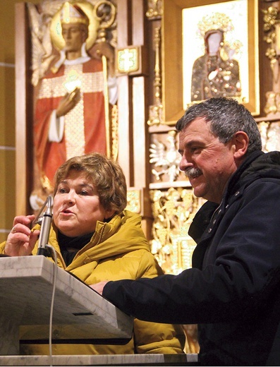 	Zgromadzonych w kościele powitała para rejonowa Tarnów-Zachód – Anna i Janusz Podsiadło.