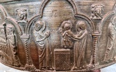 Chrzcielnica z XII wieku