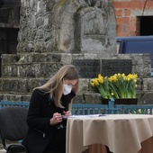 Wśród odczytujących imiona i nazwiska Żydów zamieszkujących przedwojenny Radom była Maria Borysowicz, uczennica VI LO w Radomiu.