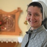 Pochodząca ze Wschowy zakonnica od 24 lat należy  do Zgromadzenia Sióstr Misjonarek Chrystusa Króla  dla Polonii Zagranicznej. Od 5 lat posługuje przy parafii  pw. Ducha Świętego w Zielonej Górze.