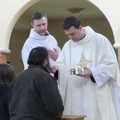 Msza św. małżonków podczas ich dnia skupienia u salwaorianów w Cygańskim Lesie.