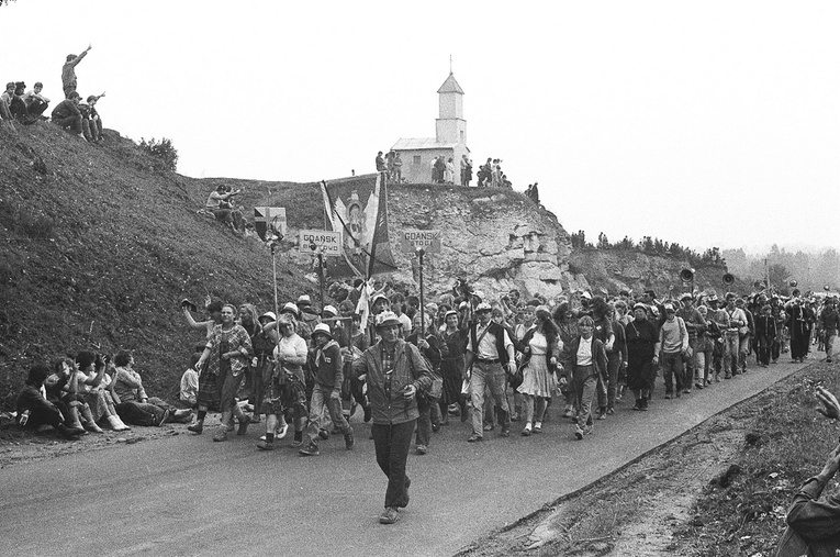 10.08.1982 r. Pielgrzymi po raz pierwszy na Górce Przeprośnej.