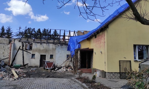 Warszowice. Caritas Archidiecezji Katowickiej pomoże rodzinie, której dom spłonął w pożarze