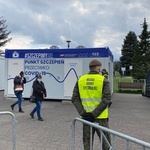 Mobilny punkt szczepień w Chorzowskim Parku.