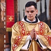 ▲	Z językiem polskim w liturgii Francesco nie ma problemu,  bo od 7 lat codziennie uczestniczy we Mszy św. po polsku.