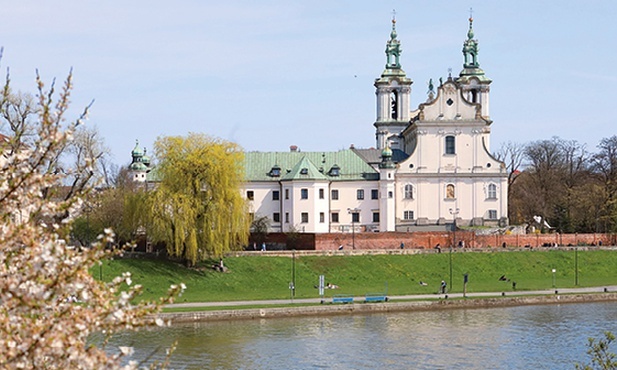 Kościół i klasztor na Skałce widziane od strony Wisły.