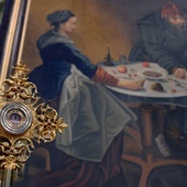 Peregrynacji towarzyszą: kopia obrazu Matki Bożej Świętorodzinnej ze Studzianny oraz relikwie św. Joanny Beretty-Molli i świętych Zelii i Ludwika Martinów. 