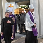 Ostatnie pożegnanie ks. prof. Józefa Kiedosa w Jaworzu - Msza św. pogrzebowa