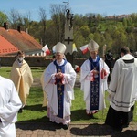 Nowy Wiśnicz. Odsłonięcie i błogosławieństwo obelisku 400-lecia parafii