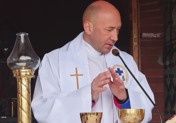 Ks. Maciej Kornecki modlił za ratowników.