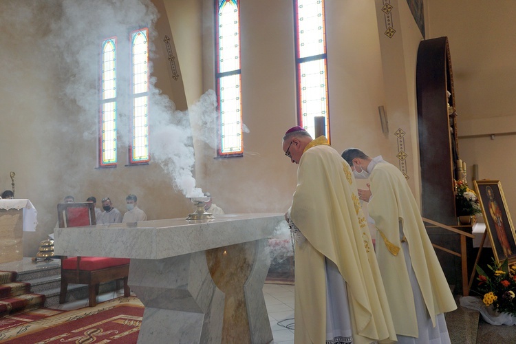 Konsekracja ołtarza w kościele św. Macieja w Zabrzu