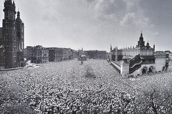 W pochodzie i modlitwie za papieża brało udział ok. 500 tys. osób  z całej Polski.