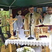 Majowa Msza św.  pod Groniem Jana Pawła II.
