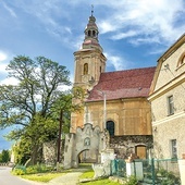Kościół wybudowano w latach 1754–1757 w stylu barokowym.