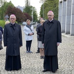 Abp Stanisław Gądecki pod Pomnikiem "Dziewięciu z Wujka"