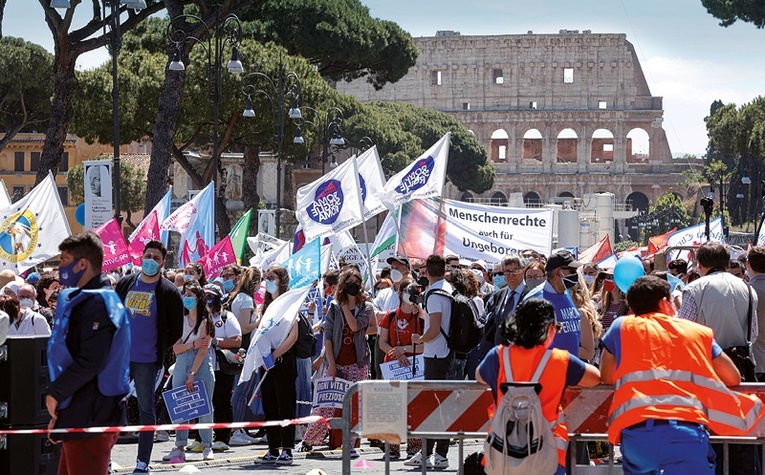 Marsz dla Życia miał w tym roku formę wiecu, który odbył się w sercu Rzymu,  na Forach Cesarskich.