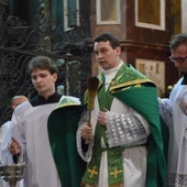 Ks. Wojciech Pawlina  czasie liturgii.