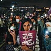 Arabowie i Żydzi z Jaffy na wspólnej demonstracji przeciwko przemocy. Czy udział arabskiej partii w izraelskim rządzie uspokoi nastroje?