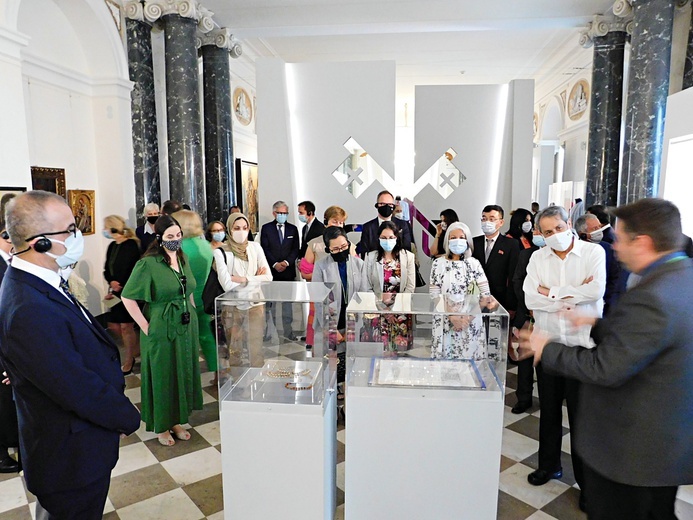Dyplomaci z całego świata obejrzeli w Warszawie wystawę „Arcydzieła z Watykanu” 