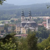 Krzeszów. Strefa kibica w sanktuarium 