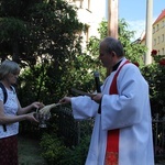 Błogosławieństwo krzyża przy ul. Szczytnickiej we Wrocławiu