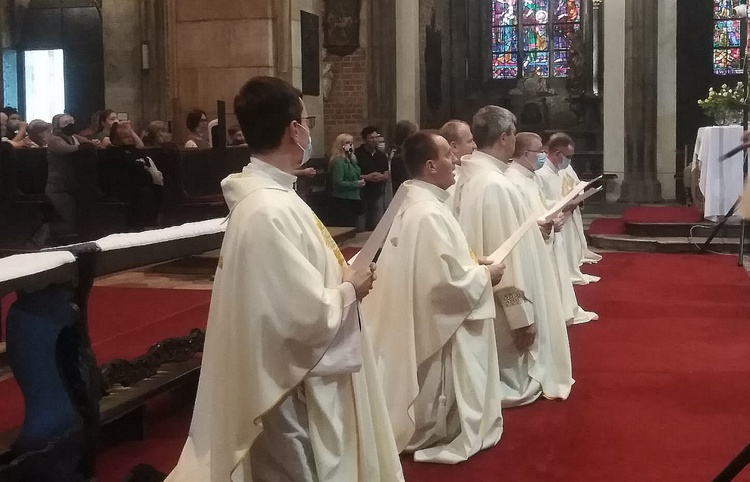 Misje w parafii katedralnej. Kapłani i siostry zakonne zawierzeni Maryi