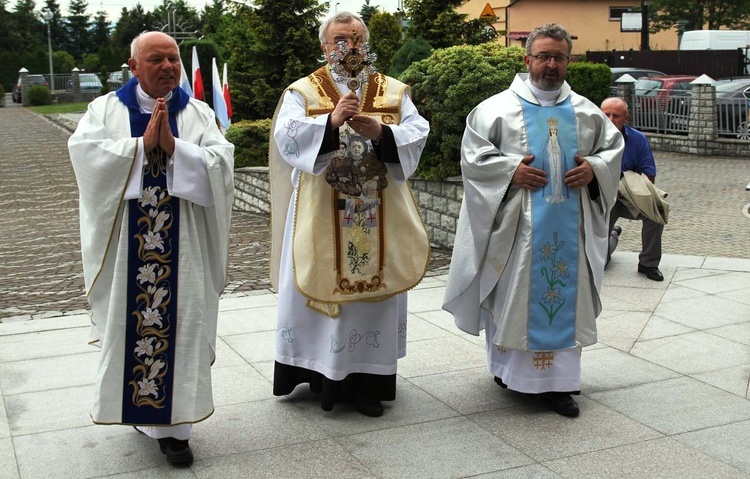 Od lewej: ks. Kazimierz Hanzlik, ks. Teodor Suchoń i ks. Sylwester Suchoń.