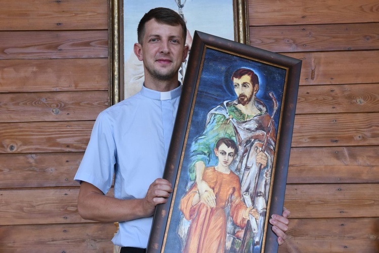 Ks. Dariusz Pawłowski zabierze obraz św. Józefa na Kubę.