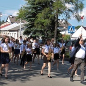 Ulicami Jedlińska przeszła parada orkiestr.