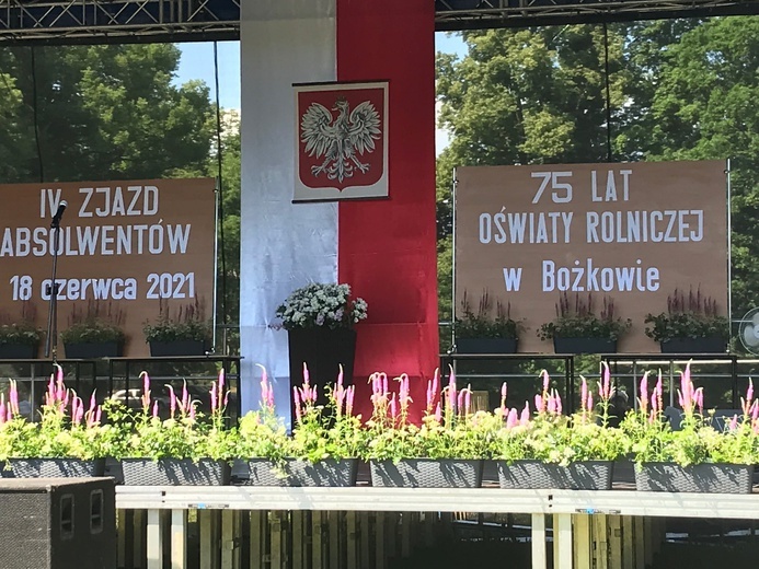 75 lat oświaty rolniczej w Bożkowie i 65-lecie Dolnośląskiego Zespołu Szkół w Bożkowie