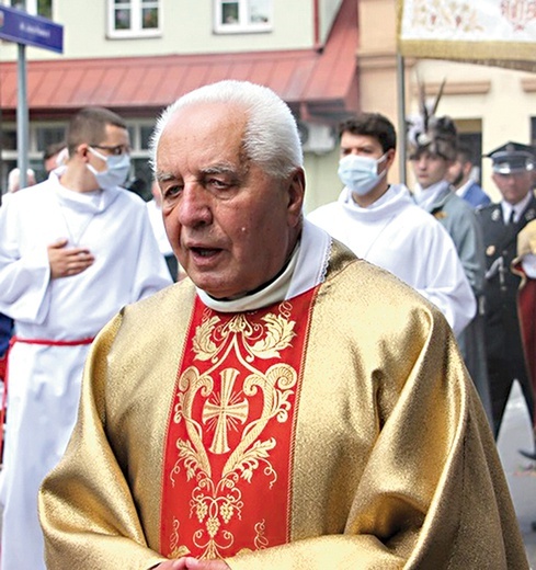 ▲	50-lecie świętował m.in. ks. Stanisław Lech, rezydent parafii św. Andrzeja Apostoła w Łęczycy.