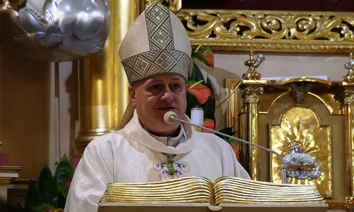 Bp Greger przewodniczył Mszy św. podczas czerwcowego czuwania w Hałcnowie.