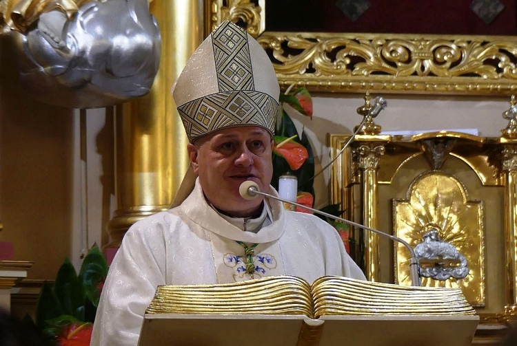 Bp Greger przewodniczył Mszy św. podczas czerwcowego czuwania w Hałcnowie.