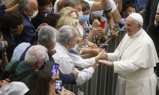 Papież do małżonków: Umacniajcie waszą miłość łaską sakramentu