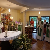 Eucharystia pod przewodnictwem abp Stanisława Budzika w domu Ojców Białych.