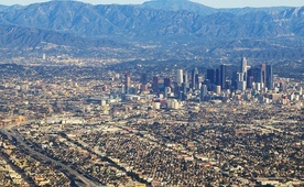 Władze Los Angeles ponownie wezwały do noszenia maseczek, także osoby zaszczepione