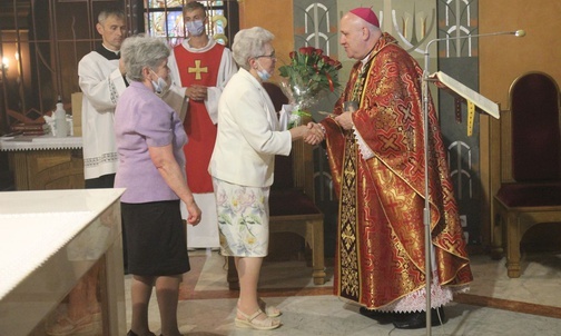 Parafianie ze wspólnoty katedralnej złożyli imieninowe życzenia bp. Piotrowi Gregerowi.