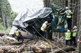 W tragicznym wypadku w Alpach zginęło 14 osób, m.in. rodzice jedynego ocalałego z katastrofy Eitana.