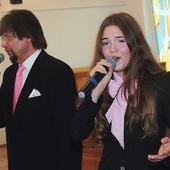Jaśminę wsparł w duetach jej dziadek Andrzej Wenta.
