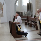 Małżonków pobłogosławił Najświetszym Sakramentem ks. Wiesław Lenartowicz.